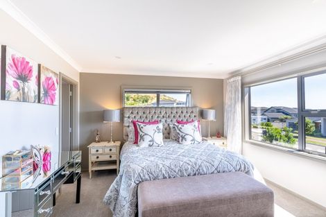 Photo of property in 90b/1 Endeavour Drive, Whitby, Porirua, 5024