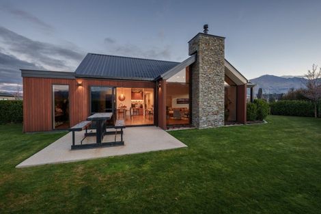 Photo of property in 5 Bull Ridge, Wanaka, 9305