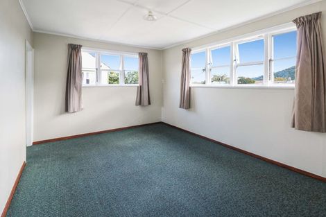Photo of property in 8 Compton Crescent, Taita, Lower Hutt, 5011