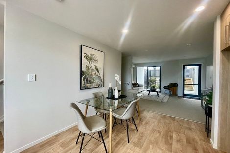 Photo of property in 2 Mikoikoi Crescent, Mangere Bridge, Auckland, 2022