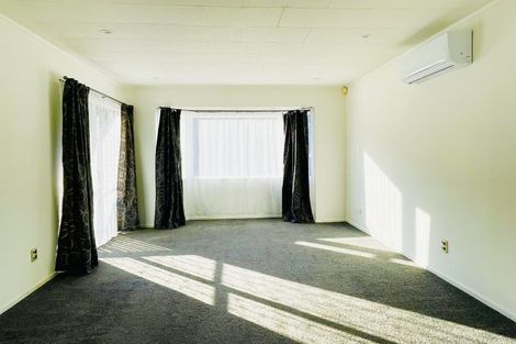 Photo of property in 72 Kaipatiki Road, Glenfield, Auckland, 0629