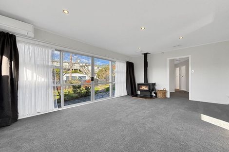 Photo of property in 14 Barclay Street, Newlands, Wellington, 6037