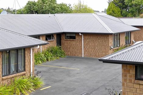 Photo of property in 102u3 Old Farm Road, Hamilton East, Hamilton, 3216