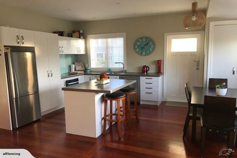 Photo of property in 5 Hutchinson Avenue, New Lynn, Auckland, 0600