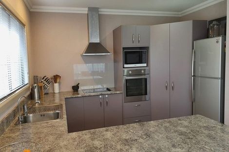 Photo of property in 13 Craig Street, Stratford, 4332