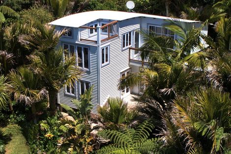 Photo of property in 17 Rayner Road, Piha, New Lynn, 0772