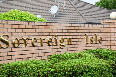Photo of property in 23 Sovereign Isle Lane, Rototuna, Hamilton, 3210