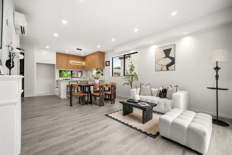 Photo of property in 21a Hillcrest Avenue, Hillcrest, Auckland, 0627