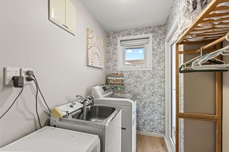 Photo of property in 21 La Perouse Place, Northcote, Christchurch, 8052