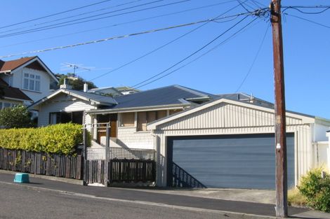 Photo of property in 19 Tamar Street, Island Bay, Wellington, 6023