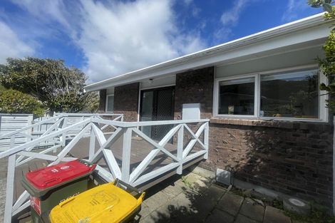 Photo of property in 15 Burdendale Grove, Churton Park, Wellington, 6037