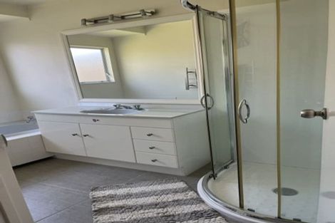 Photo of property in 8 Ballini Rise, West Harbour, Auckland, 0618