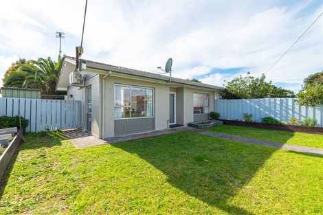Photo of property in 3/1 Tawa Road, Te Atatu Peninsula, Auckland, 0610