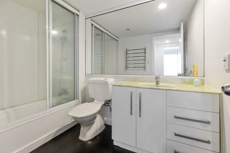 Photo of property in 4/10 Marine Parade, Mount Maunganui, 3116