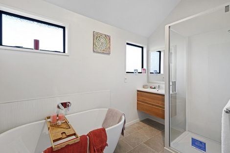 Photo of property in 32 Connemara Drive, Northwood, Christchurch, 8051