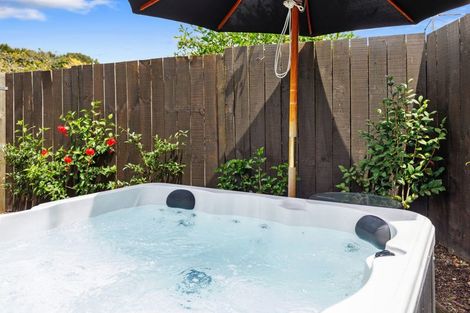 Photo of property in 6 Mcleod Place, Papamoa Beach, Papamoa, 3118