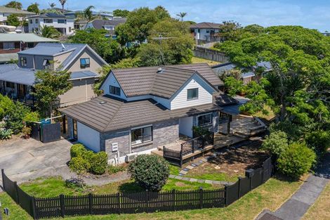 Photo of property in 1/1 Tern Place, Unsworth Heights, Auckland, 0632