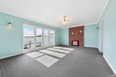 Photo of property in 3 Marlene Avenue, Te Atatu South, Auckland, 0610
