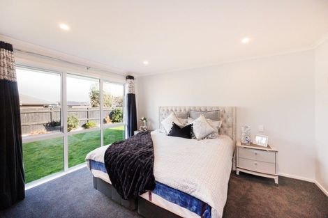 Photo of property in 9 Ivy Lane, Kelvin Grove, Palmerston North, 4414