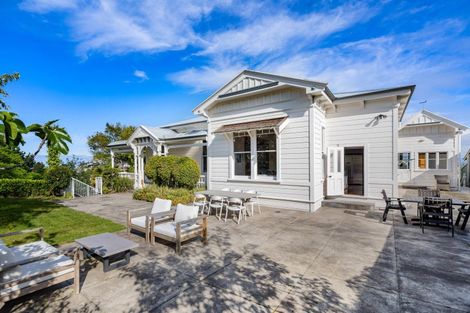 Photo of property in 6 Thompson Road, Bluff Hill, Napier, 4110
