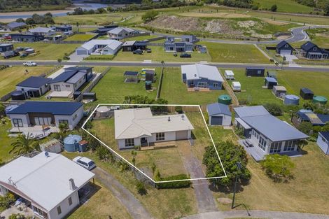 Photo of property in 3 Hawk Hill Crescent, Cooks Beach, Whitianga, 3591