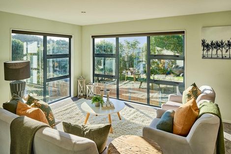 Photo of property in 10 Pukerua Beach Road, Pukerua Bay, 5026