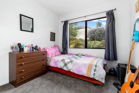 Photo of property in 19 Loughanure Place, Massey, Auckland, 0614