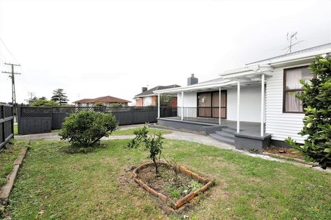 Photo of property in 14 Clayton Road, Manurewa, Auckland, 2102