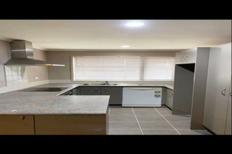 Photo of property in 33 Plumley Crescent, Mangere, Auckland, 2022