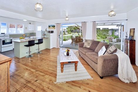 Photo of property in 30 Queen Street, Te Puke, 3119