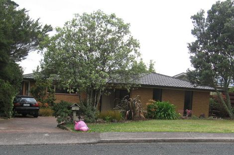 Photo of property in 12 Glenbush Place, Birkenhead, Auckland, 0626