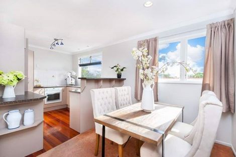 Photo of property in 112 Edmonton Road, Henderson, Auckland, 0612
