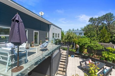 Photo of property in 133 Waitea Road, Muriwai, Waimauku, 0881