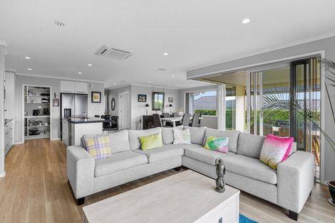 Photo of property in 15 Seaview Crescent, Hatfields Beach, Orewa, 0931