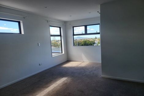 Photo of property in 29 Raleigh Road, Northcote, Auckland, 0627