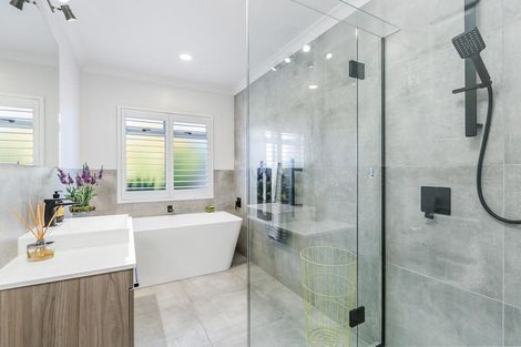 Photo of property in 32 Sunny Crescent, Huapai, Kumeu, 0810