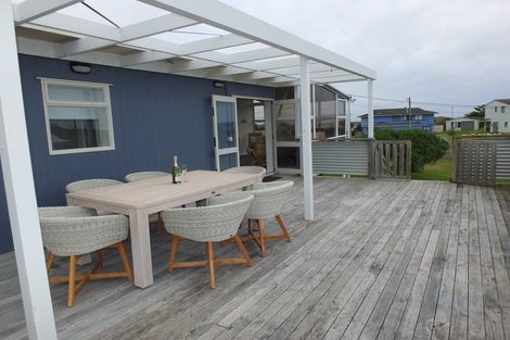 Photo of property in 35 Nelson Street, Foxton Beach, Foxton, 4815