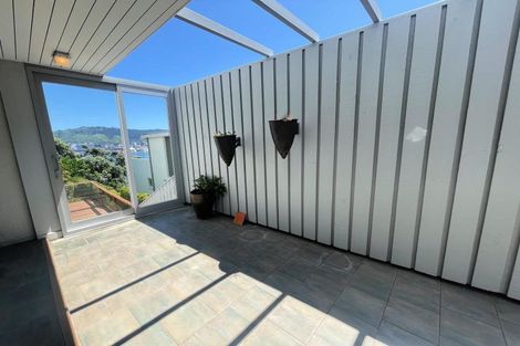 Photo of property in Beauport Apartments, 30u2 The Crescent, Roseneath, Wellington, 6011