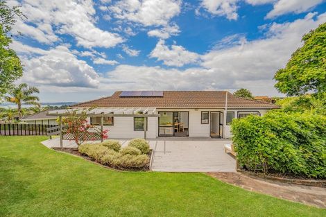 Photo of property in 8 Forsythe Place, Massey, Auckland, 0614