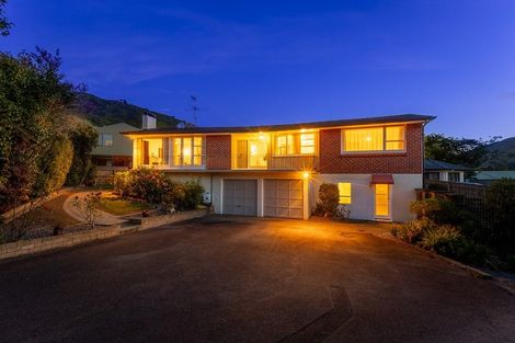 Photo of property in 16 Utauta Street, Waikanae, 5036