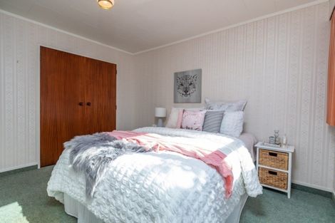 Photo of property in 1 Rewarewa Crescent, Waikanae, 5036