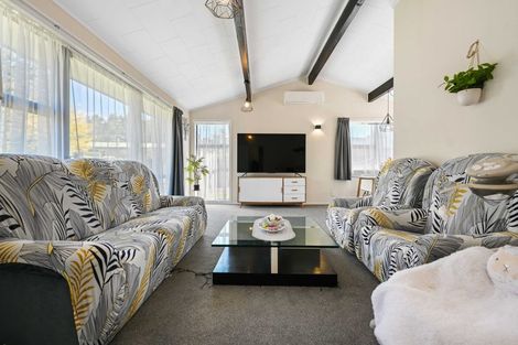 Photo of property in 8 Lorraine Place, Glenview, Hamilton, 3206