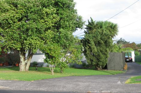 Photo of property in 37 Coniston Avenue, Te Atatu South, Auckland, 0610