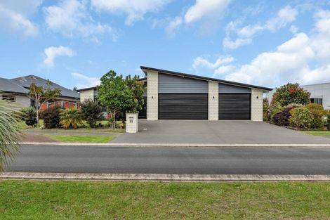 Photo of property in 11 Waitemata Drive, One Tree Point, 0118
