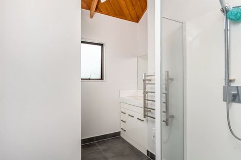 Photo of property in 6 Glucina Avenue, West Harbour, Auckland, 0618