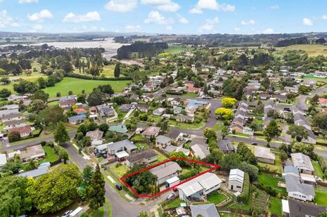 Photo of property in 8 Tawa Place, Waiuku, 2123