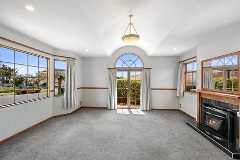 Photo of property in 11 Shelter Grove, Frankleigh Park, New Plymouth, 4310