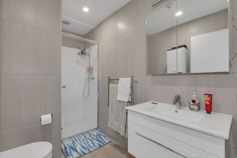 Photo of property in 2/25g Potter Avenue, Northcote, Auckland, 0627