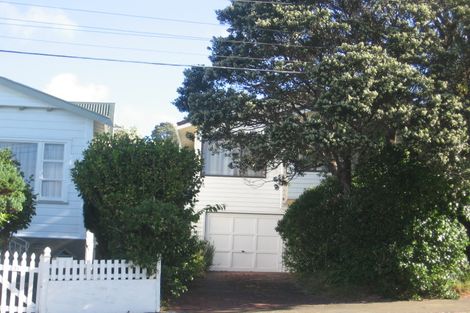 Photo of property in 27 Helen Street, Brooklyn, Wellington, 6021