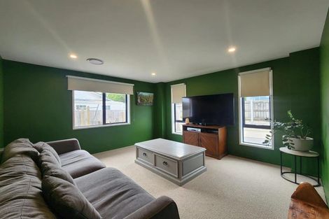 Photo of property in 63 Wairau Road, Oakura, 4314